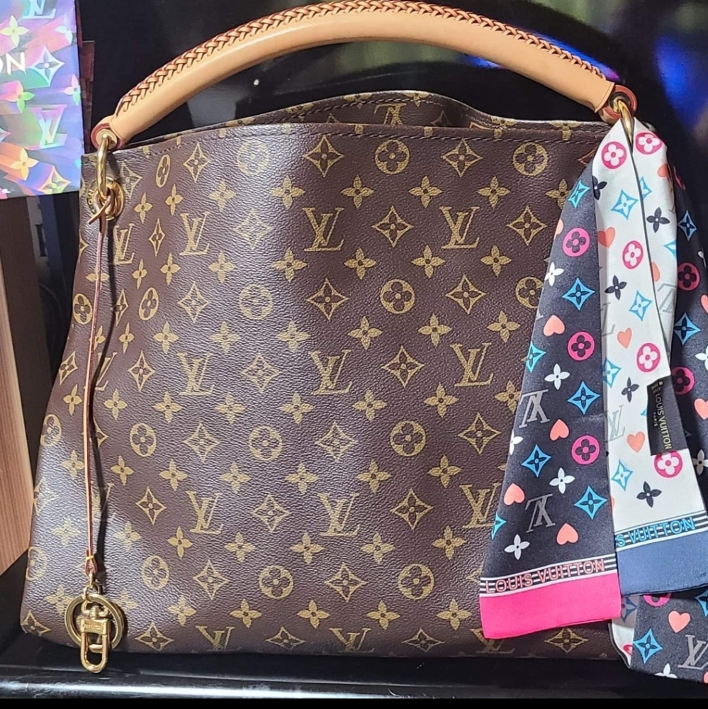 LV AUTHENTIC ARTSY GM